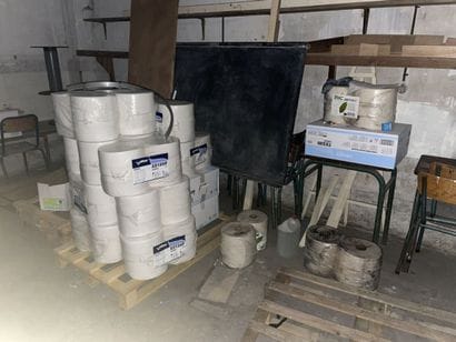 Stock de papier toilettes, papiers essuie-mains...