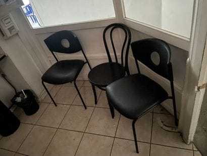 Ensemble de mobilier de bureau comprenant:
-...