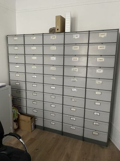 Réunion de meubles d'archivage industriel...