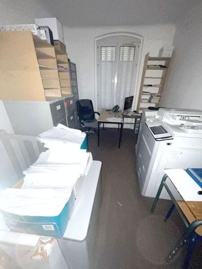 Ensemble de mobilier du bureau comprenant:
-...