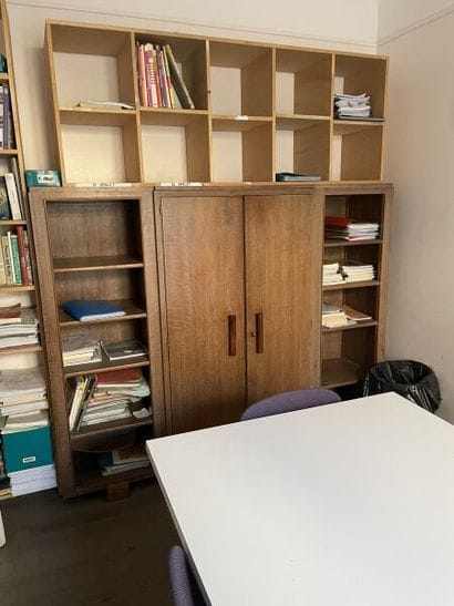 Ensemble de mobilier comprenant:
- grande...