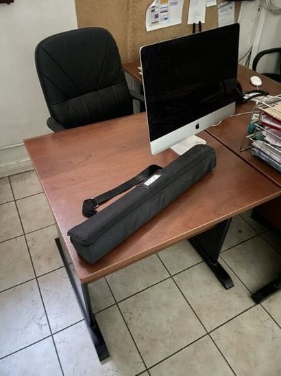 Ensemble de mobilier de bureau comprenant:
-...