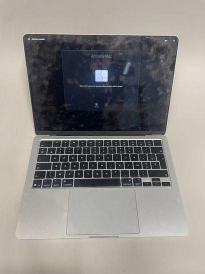 APPLE
1 MacBook Air 13'', modèle A3240
Numéro...