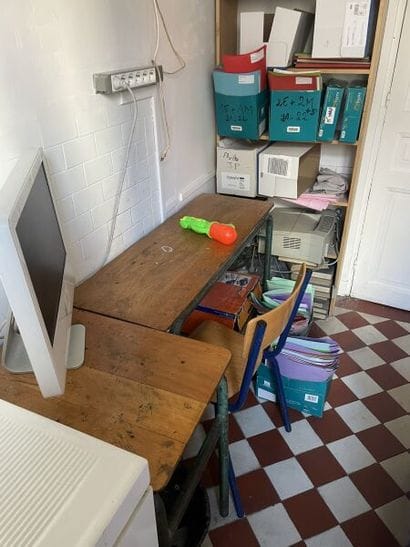 Ensemble de mobilier et papeterie comprenant:
-...