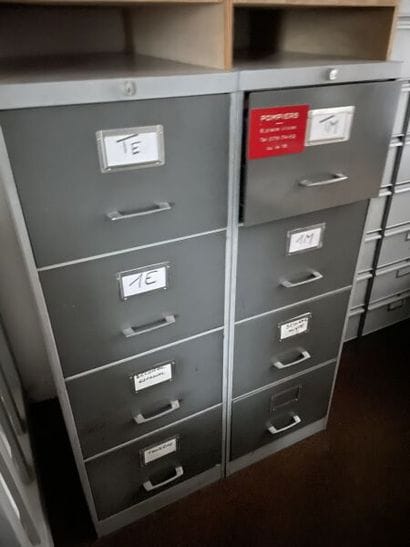 Ensemble de mobilier du bureau comprenant:
-...