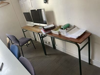Ensemble de mobilier comprenant:
- grande...
