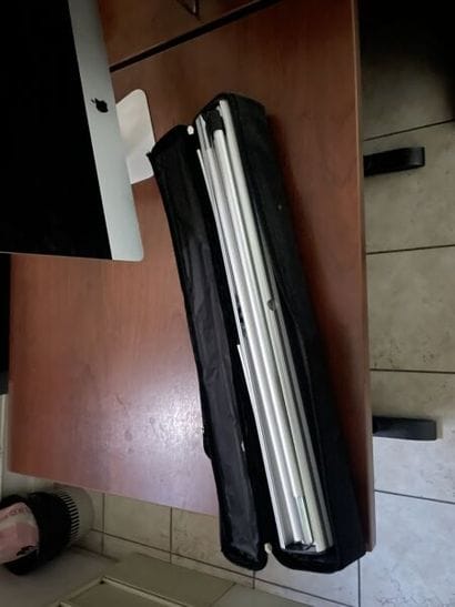 Ensemble de mobilier de bureau comprenant:
-...