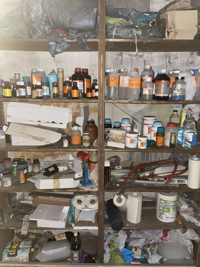 Matériel de laboratoire dont verrerie, collection...