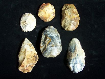 Lot de SIX SILEX moustérien dont un joli...