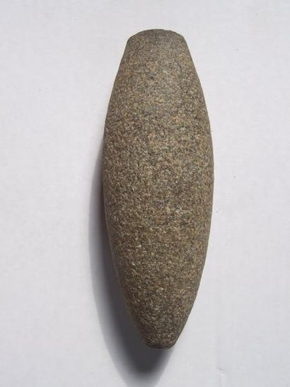 Rare HACHE polie en dolérite fusiforme avec...