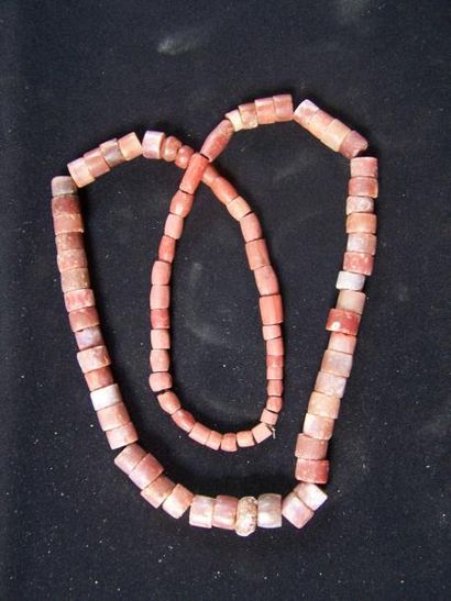 COLLIER en perles néolithique, silex, agate,...