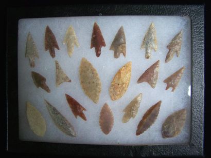 Lot: DEUX très belles POINTES dans un coffret....