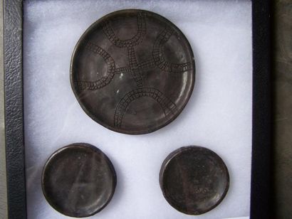 COFFRET de labrets en terre cuite, Culture...