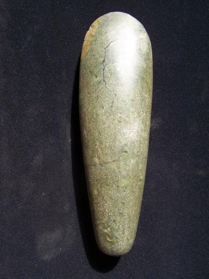 HACHE polie verte, Ja Arowai, Sentani. L:...