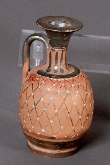 VASE attique à une anse, finement décoré....