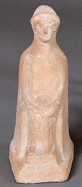 STATUETTE en terre cuite représentant Demeter...