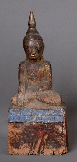 ASIE
Petit BOUDDHA assis sur un haut socle...