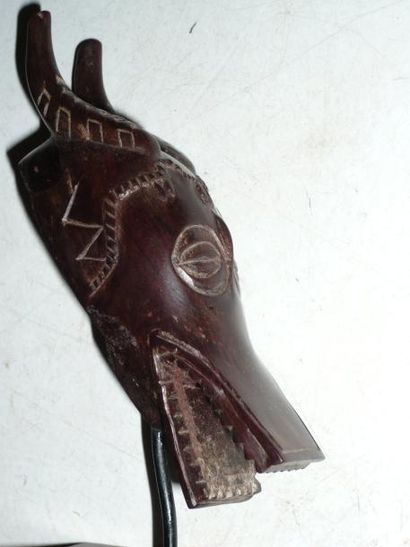 AFRIQUE
Petit MASQUE Senoufo animalier représentant...