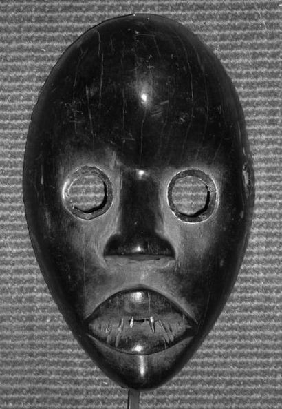 AFRIQUE
MASQUEDan à belle patine d'usage....