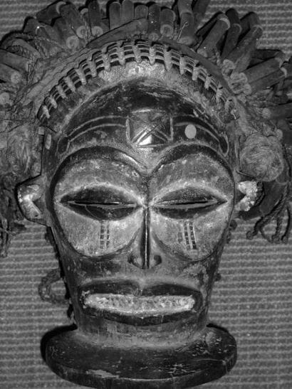 AFRIQUE
MASQUE Tschokwe, à patine brune et...