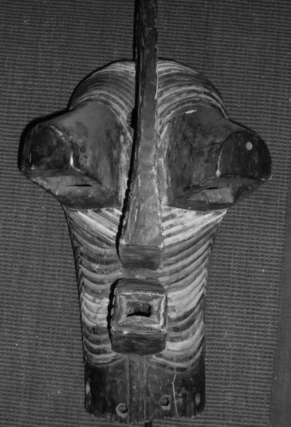 AFRIQUE
MASQUE Songuye polychrome composé...