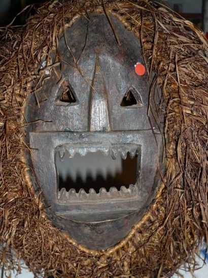 AFRIQUE
Impressionnant MASQUE DAKA représenté...