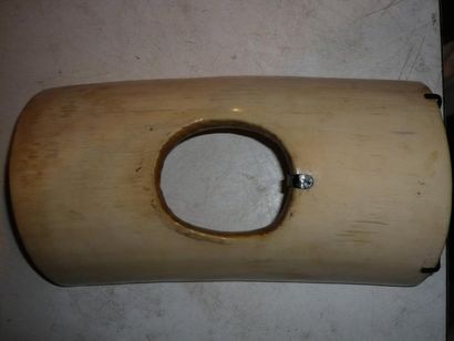 AFRIQUE
BRACELET de bras Gungulu en ivoire...