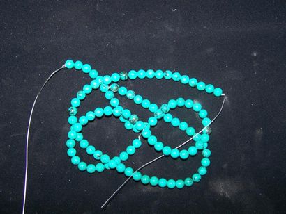 Lot: Une centaine de PERLES «turquoise de...