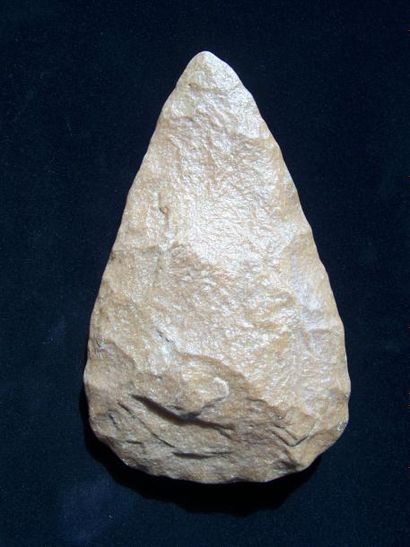 Rare BIFACE triangulaire en grès, joli lustre...
