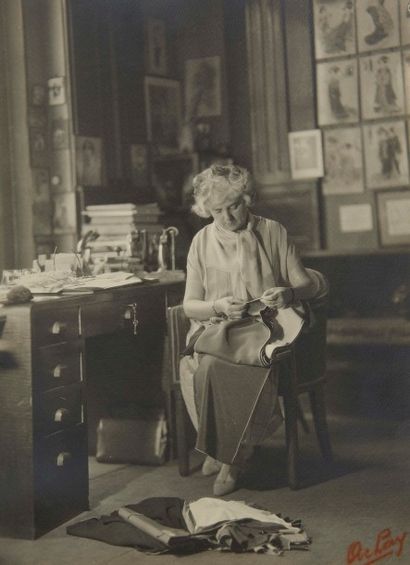 MADELEINE VIONNET DANS SON ATELIER, célèbre...