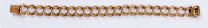 BRACELET à double anneau aplati en or jaune.
Pds:...