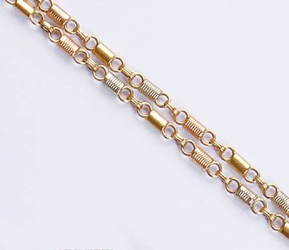 COLLIER en or jaune et rose, mailles à double...