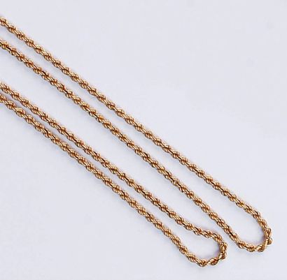 COLLIER sautoir en or jaune torsadé.
Pds:...