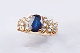 BAGUE ornée d'un saphir ovale entre deux...