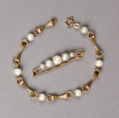 Petit BRACELET en or jaune, mailles coniques...