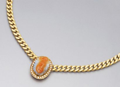 COLLIER en or jaune à mailles aplaties orné...