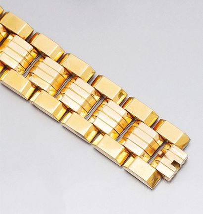 BRACELET Tank en or jaune de style 1930.
Pds:...
