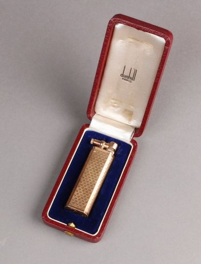 BRIQUET doré DUNHILL dans sa boîte.