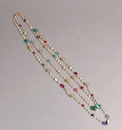 COLLIER composé de deux chaînes en or jaune...