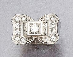 BAGUE en platine ornée d'un diamant d'environ...