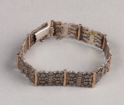 BRACELET en argent à mailles rectangulaires...