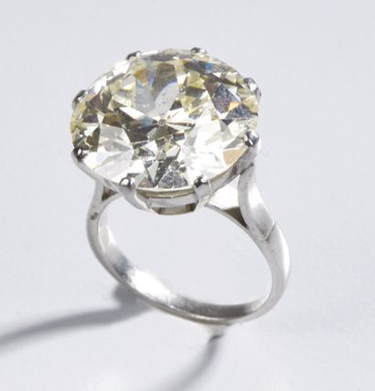 DIAMANT rond de taille brillant d'un poids...