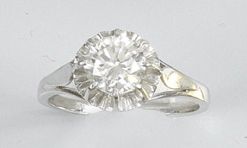 BAGUE ornée d'un brillant monté en solitaire...