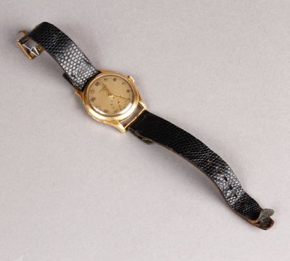 MONTRE-BRACELET d'homme en or jaune.
LEROY...