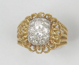 BAGUE dôme ornée d'un pavage de diamant sur...