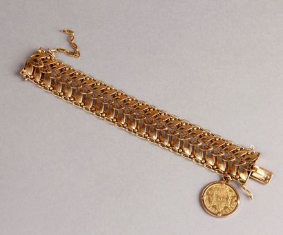 BRACELET souple ajouré à décor de pétales...