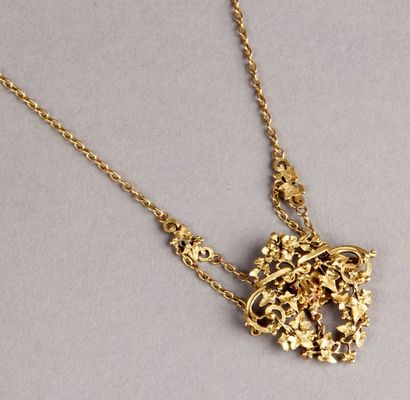 CHAÎNE et PENDENTIF en or jaune ajouré à...