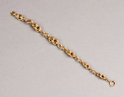BRACELET en or jaune, mailles alternées en...