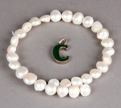 PENDENTIF lettre C en argent émaillé vert....
