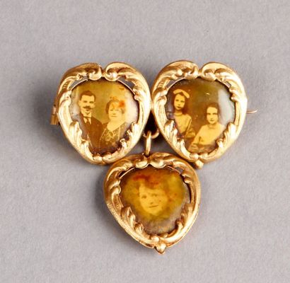 Petite BROCHE à trois médaillons en forme...
